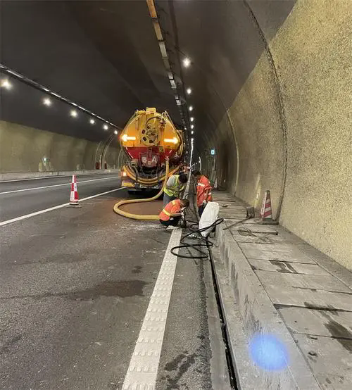 古丈隧道排水渠清淤